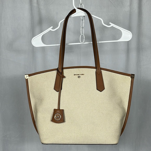 Michael Kors Jane Large Canvas Tote Bag. - Picture 4 of 11